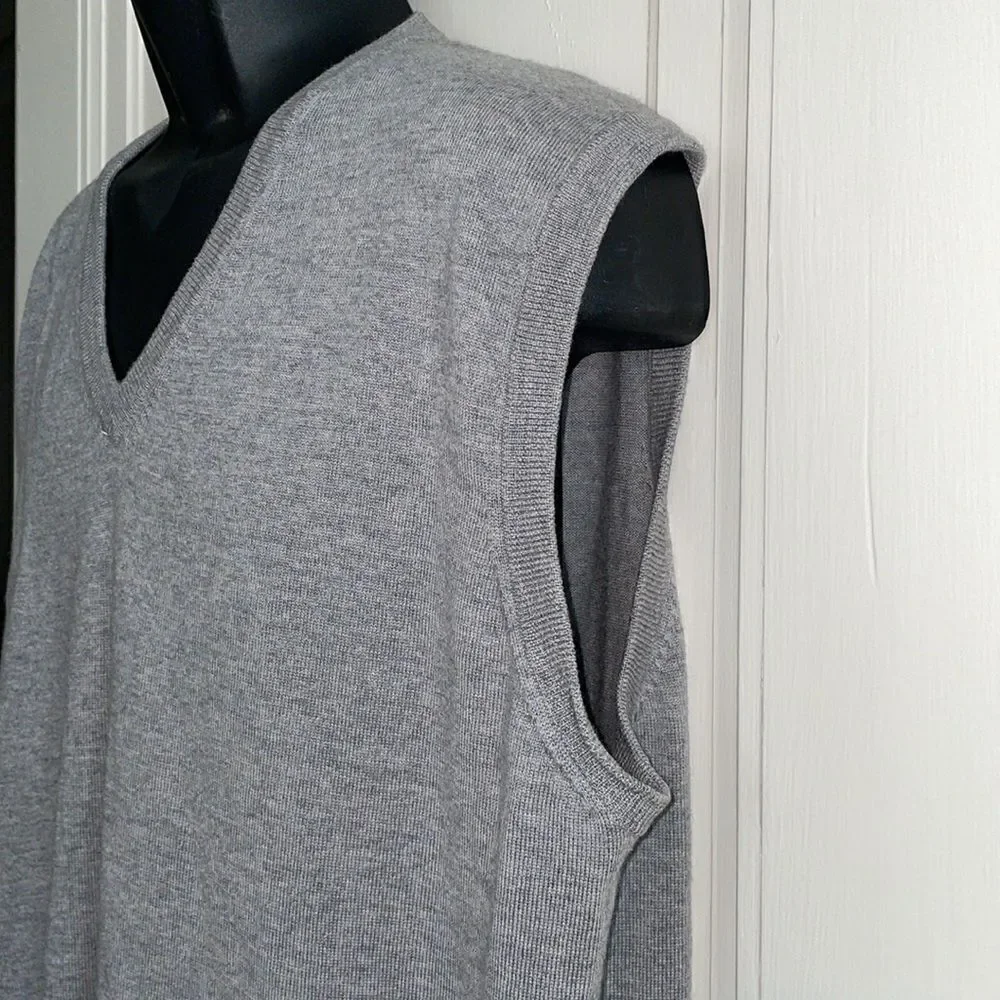 Brooks Brothers gray merino wool knit‎ V neck sweater vest